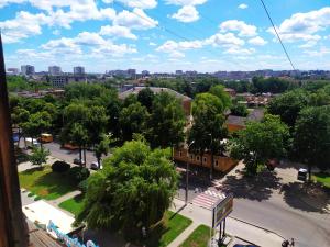 an overhead view of a city with trees and a street at Ильинская 3к посуточно почасово in Sumy