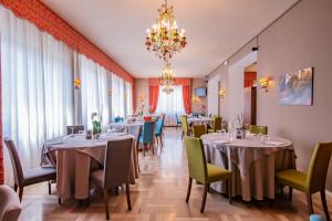 Posezení v ubytování Hotel Villa Imperina