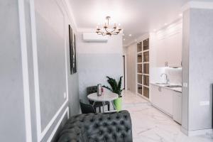 Predel za sedenje v nastanitvi Royal Tower VIP Smart Apartments 2