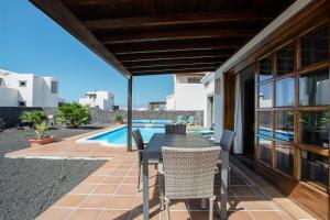 The swimming pool at or close to Casa Violeta