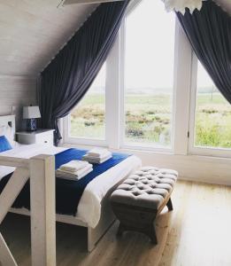 Łóżko lub łóżka w pokoju w obiekcie Apartamenty Pogodna