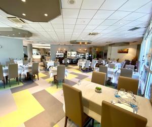 Restaurace v ubytování Hôtel Le Néron - Logis