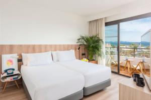 Posteľ alebo postele v izbe v ubytovaní INNSiDE by Meliá Alcudia