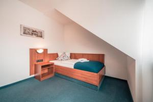 Ein Bett oder Betten in einem Zimmer der Unterkunft Airport Lounge Hotel Düsseldorf