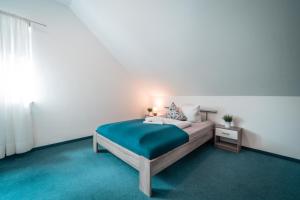 Ein Bett oder Betten in einem Zimmer der Unterkunft Airport Lounge Hotel Düsseldorf