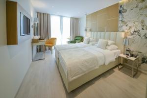 Afbeelding uit fotogalerij van Mediteran Hotel & Resort in Budva +117 foto's