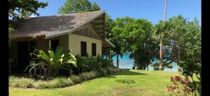 Zahrada ubytování Whispering Palms - Absolute Beachfront Villas