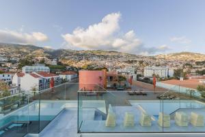 O vedere a piscinei de la sau din apropiere de Three House Hotel