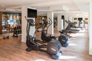 Posilňovňa alebo fitness centrum v ubytovaní INNSiDE by Meliá Alcudia