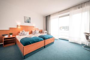 Ein Bett oder Betten in einem Zimmer der Unterkunft Airport Lounge Hotel Düsseldorf