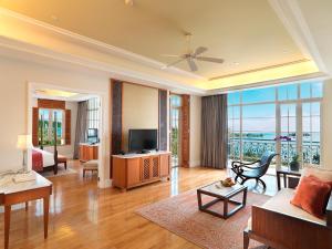 TV/Unterhaltungsangebot in der Unterkunft The Danna Langkawi - A Member of Small Luxury Hotels of the World