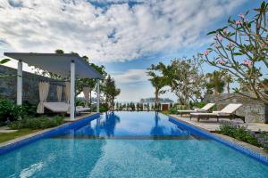 Der Swimmingpool an oder in der Nähe von The Danna Langkawi - A Member of Small Luxury Hotels of the World