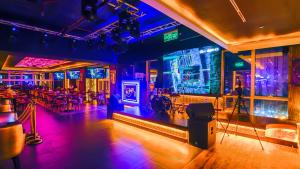 Entretenimento noturno para hóspedes ficando em Stella Di Mare Dubai Marina Hotel