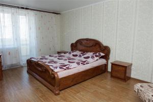 a bedroom with a bed and a table in it at Двухкомнатная квартира с видом на Днепр в новом жилом комплексе! in Cherkasy