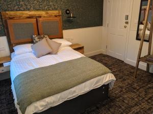 a bedroom with a large bed in a room at Royal Oak in Dover