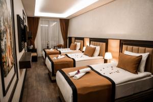Katil atau katil-katil dalam bilik di Dimen Hotel