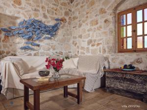 Posezení v ubytování Blue Caves Villas - exceptional Villas with private pools direct access to the sea