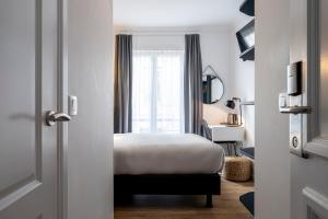 Postel nebo postele na pokoji v ubytování Beverly Hills Hotel