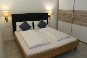 En eller flere senge i et værelse på Apartments Rathaus 008 - Municipio 008