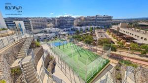 Tenis a/nebo squash v ubytování Infinity View Penthouses by NRAS nebo okolí