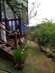 Um jardim em Pousada Terraço Penedo