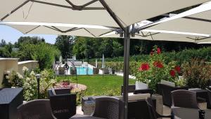 The swimming pool at or close to GARDAWORLD Még 25 kép