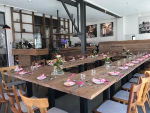 a long table in a room with chairs and glasses at Alte Schmiede in Dunningen