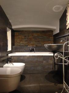 B&B Torre Porta Marina的一间浴室