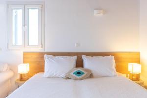 Cama ou camas em um quarto em Sea Wind Villas and Suites