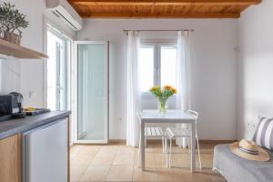 A cozinha ou cozinha compacta de Sea Wind Villas and Suites
