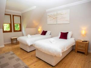 Postel nebo postele na pokoji v ubytování Bonnie Banks Cottage