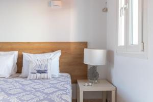 Cama ou camas em um quarto em Sea Wind Villas and Suites
