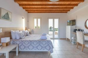 Uma TV ou centro de entretenimento em Sea Wind Villas and Suites
