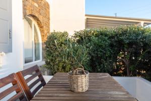 Uma varanda ou terraço em Sea Wind Villas and Suites