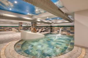 Bazén v ubytování BN Hotel Thermal & Wellness nebo v jeho okolí