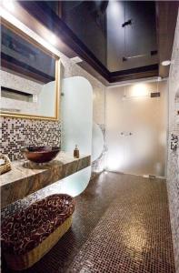 a bathroom with a sink and a mirror at Zolota Pava in Berehove