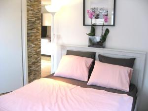 Posteľ alebo postele v izbe v ubytovaní Hanna Apartment + 37 fotografií