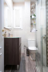 a bathroom with a toilet and a glass shower at Milla De Oro in Madrid