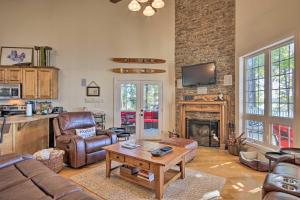 Gallery image of Lakefront Paradise with Fire Pit - Dogs Welcome! in Chappells