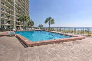 una piscina di fronte a un edificio e all'oceano di 11th-Floor PCB Condo with Ocean View, Walk to Dining a Panama City Beach