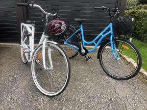 Cykling ved Dubbelrum med extrasäng på markplan i lugnt villaområde eller i nærheden