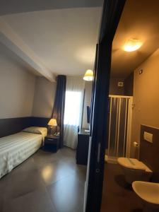 Koupelna v ubytování Hotel Le Badie