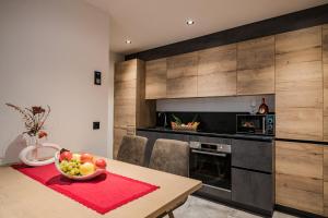 Appartement Förra的厨房或小厨房