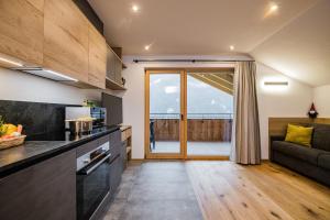 Appartement Förra的厨房或小厨房