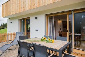Appartement Förra的阳台或露台