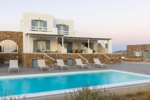 A piscina localizada em Sea Wind Villas and Suites ou nos arredores