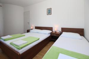 Postel nebo postele na pokoji v ubytování Apartments Mohar II
