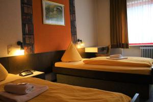 Postel nebo postele na pokoji v ubytování Hotel Simonis Koblenz
