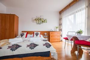 Postel nebo postele na pokoji v ubytování Willa Wrzos
