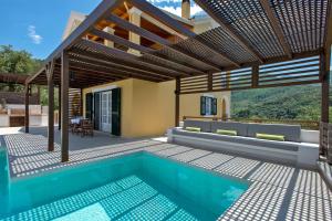 Bazén v ubytování Villa Corfu Melody nebo v jeho okolí